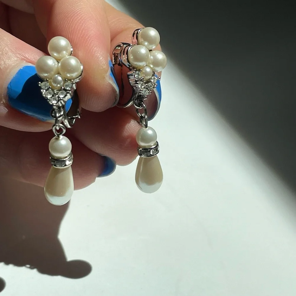 Vintage faux pearl dangle earrings rhinestones silvertone - Picture 2 of 7